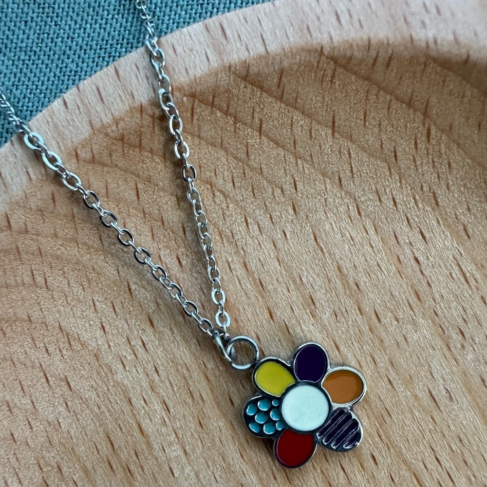 Enamel l Flower Pendant Necklace